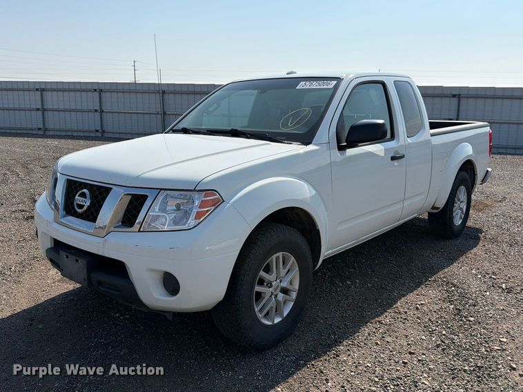 2017 Nissan Frontier Ext. Cab pickup truck - YA3892