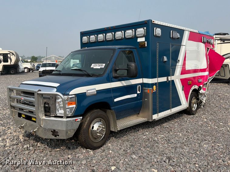 2025 Ford E450 ambulance - YA4008