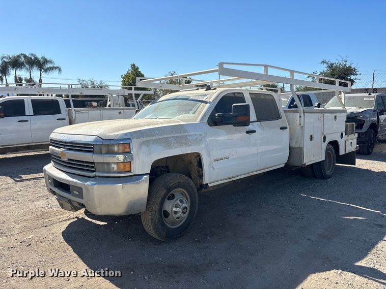 2016 Chevrolet Silverado 3500 utility bed pickup truck - YA4143