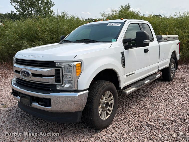 2017 Ford F350 Super Duty Ext. Cab pickup truck - YA4286