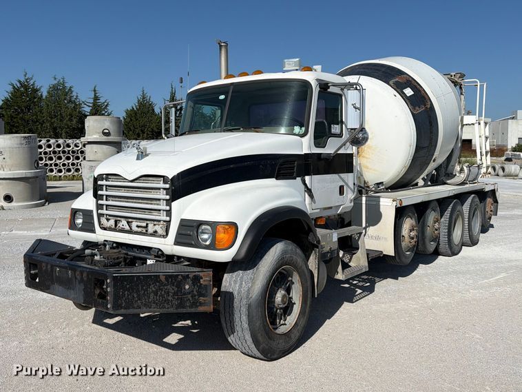 2004 Mack Granite CV713 ready mix truck - DN6638