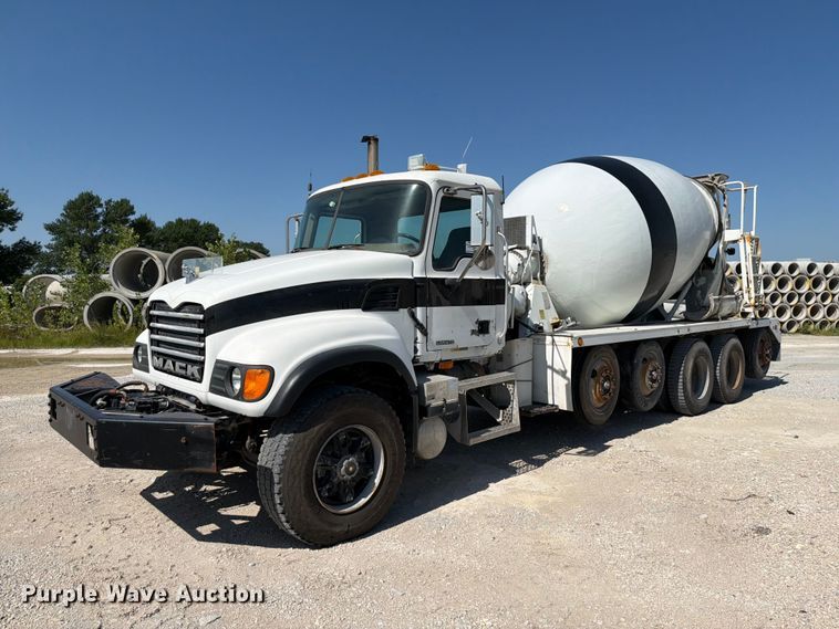 2004 Mack Granite CV713 ready mix truck - DN6640