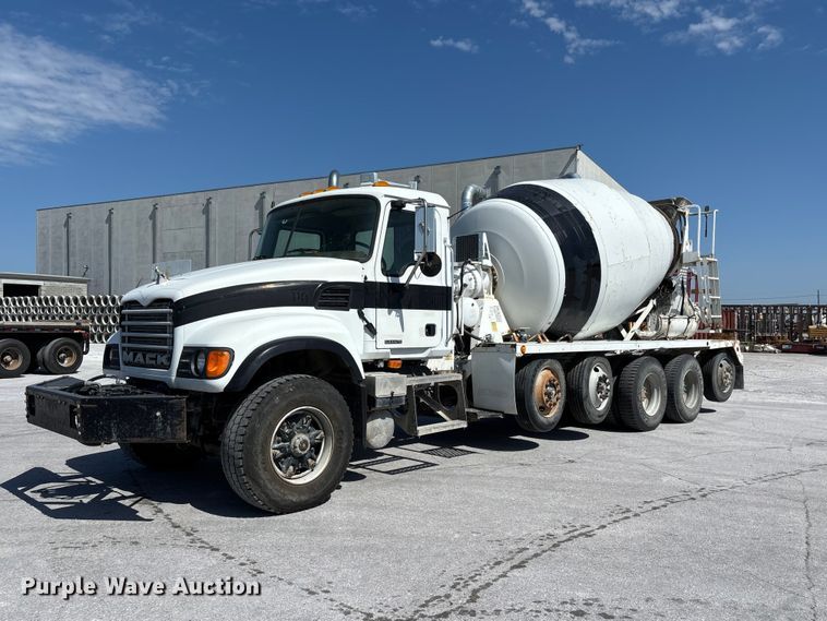 2004 Mack Granite CV713 ready mix truck - DN6642