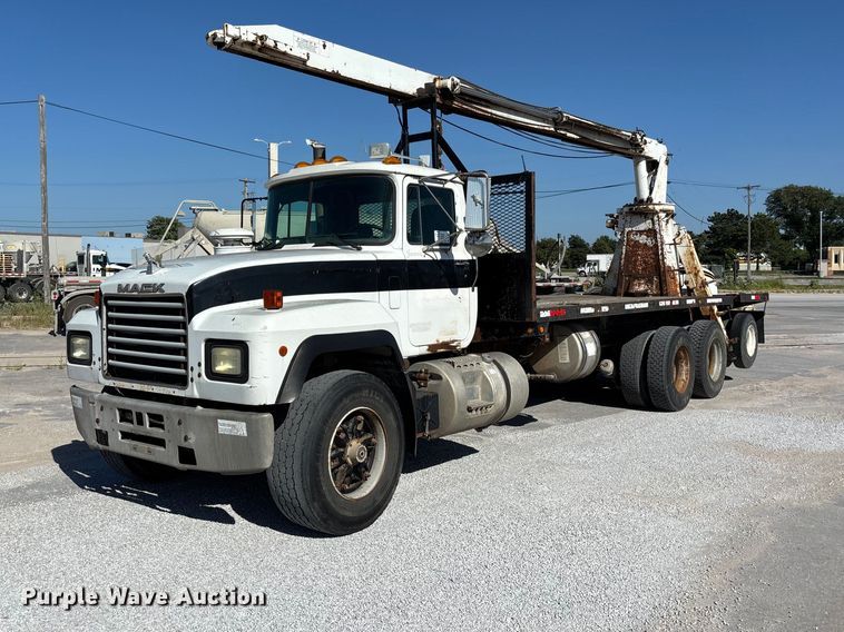 2000 Mack RD690S crane truck - DN6644
