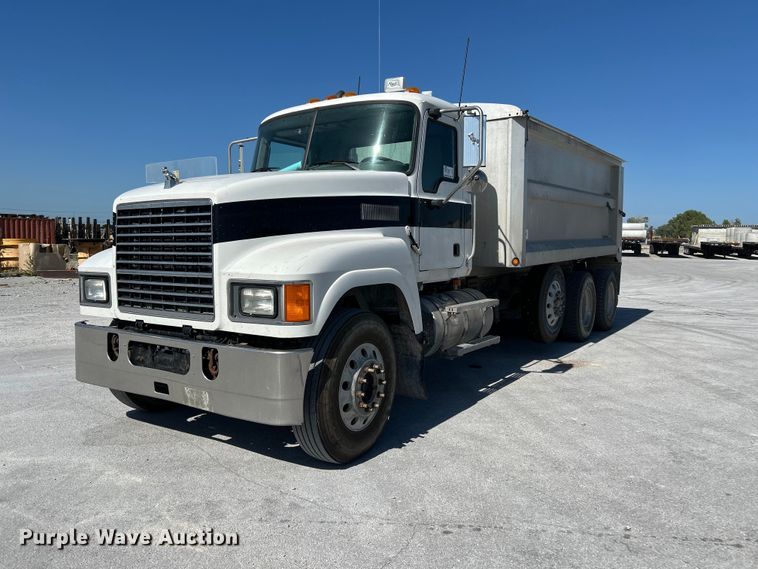 2009 Mack Pinnacle CHU613 dump truck - DN6657