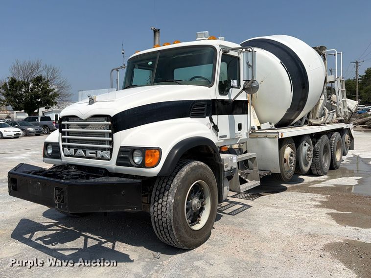 2004 Mack Granite CV713 ready mix truck - DN6665