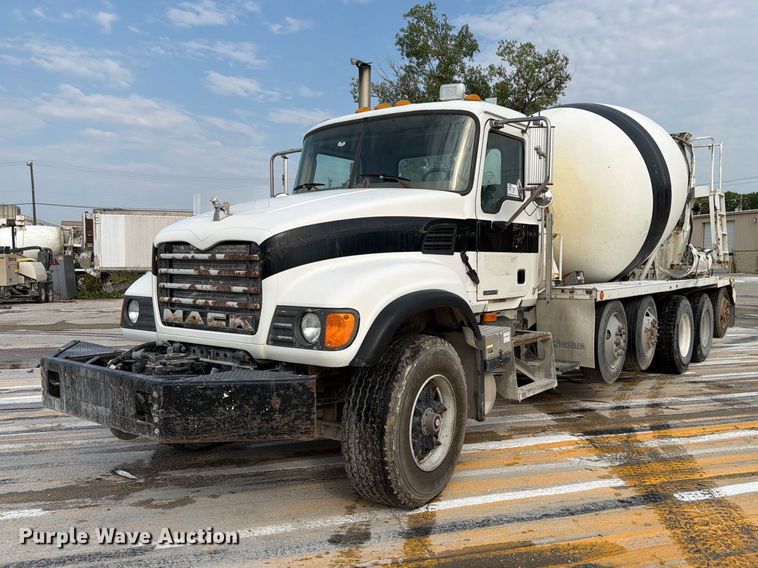 2004 Mack Granite CV713 ready mix truck - DN6671