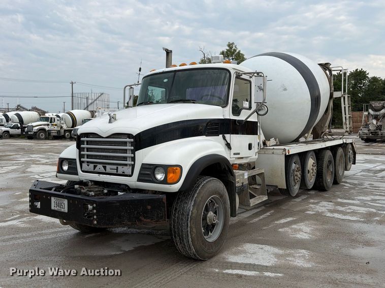 2004 Mack Granite CV713 ready mix truck - DN6673