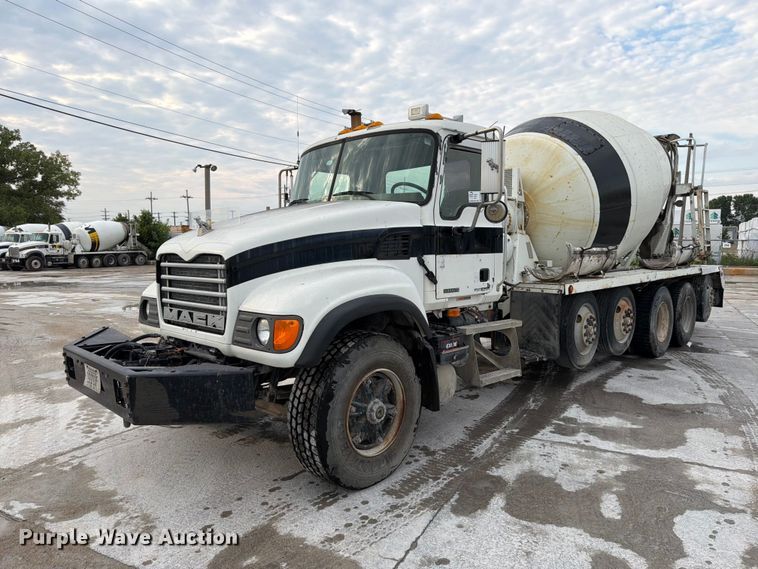 2003 Mack Granite CV713 ready mix truck - DN6675
