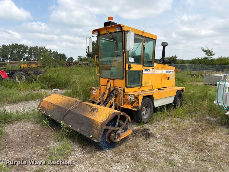 2007 Roscoe Sweep Pro 4820 broom - DN6688