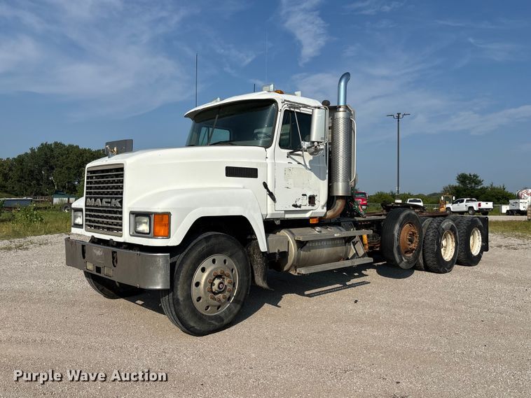2003 Mack CH613 semi truck - DN6693