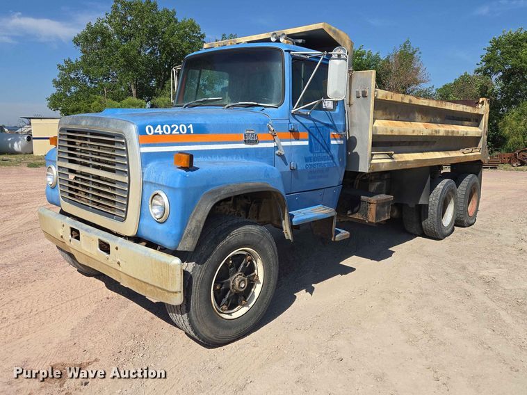 1986 Ford LT8000 dump truck - DP8948