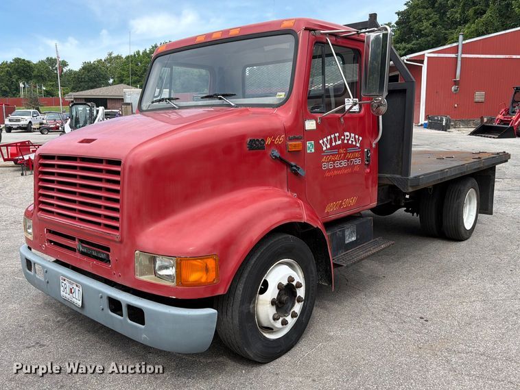 1995 International 4700 flatbed truck - DQ7789