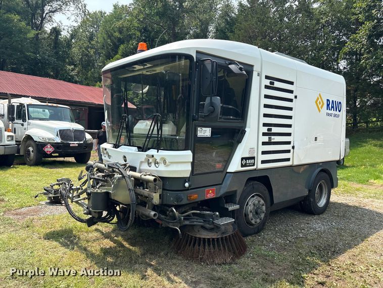 2014 Ravo 5 Series 540 street sweeper truck - DT2903
