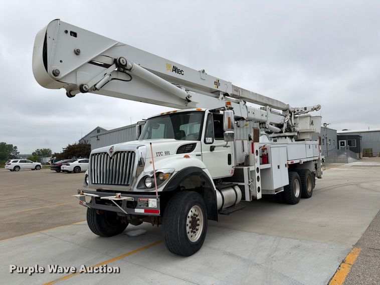 2011 International SX537 bucket truck - DV8548