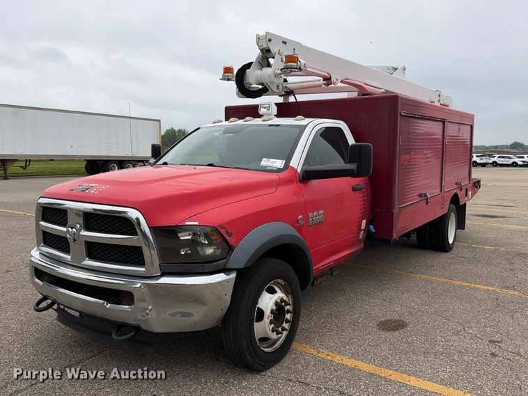 2014 RAM 5500HD bucket truck - DV8549