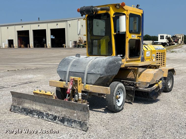 2015 Superior Broom DT80K broom - DZ4483