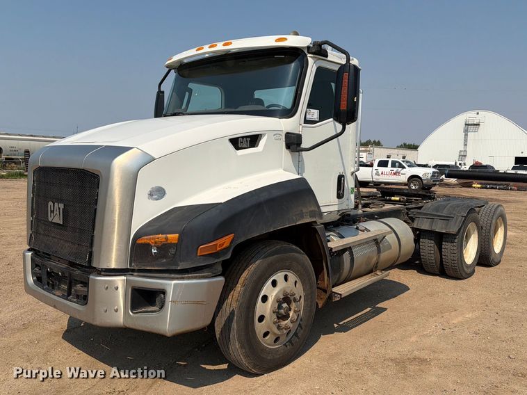 2015 Caterpillar CT660 semi truck - EA0387