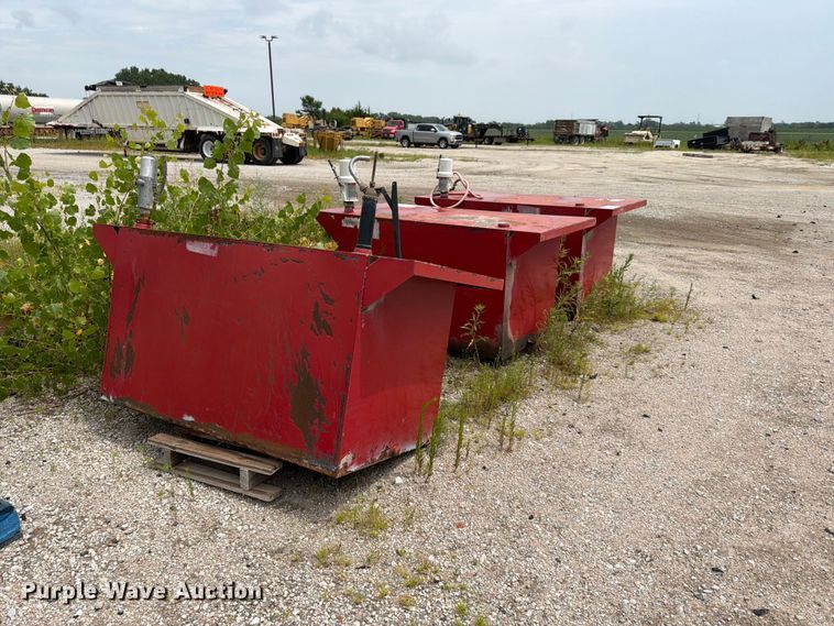 (3) oil tanks - EA4939