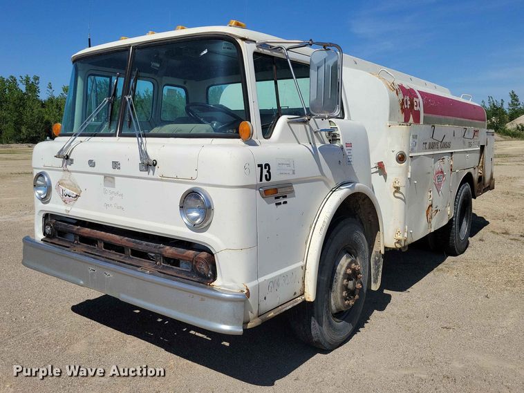 1984 Ford 7000 fuel truck - EE1048