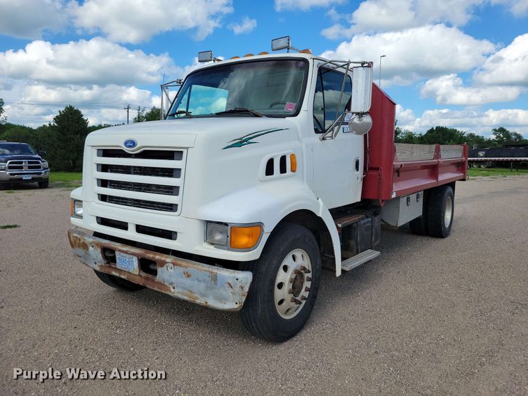 1997 Ford Louisville dump truck - EE1181
