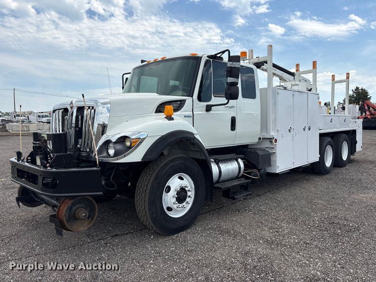 2009 International 7500 Crane Truck - EG9089
