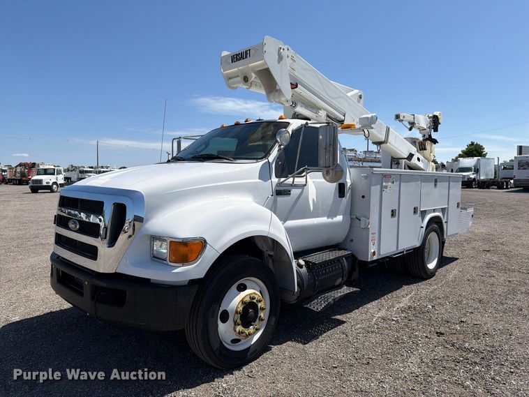 2015 Ford F650 Super Duty bucket truck - EG9316