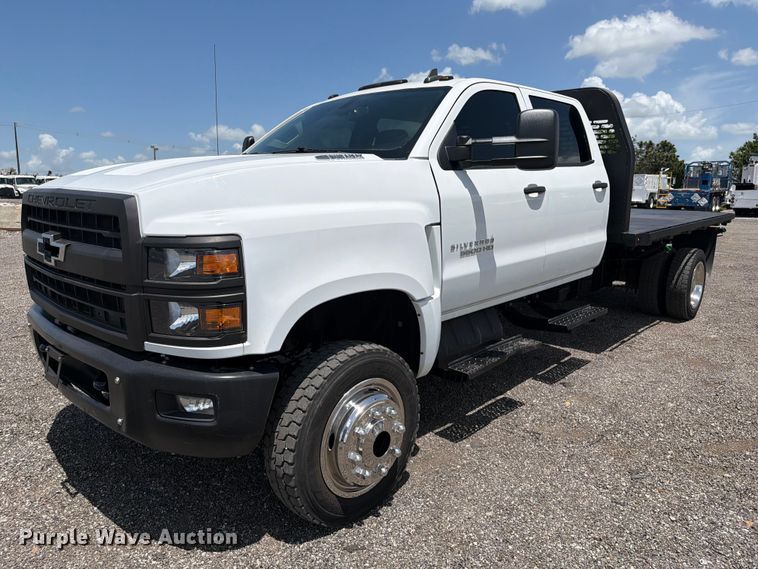 2020 Chevrolet Silverado 5500HD Crew Cab flatbed truck - EG9319