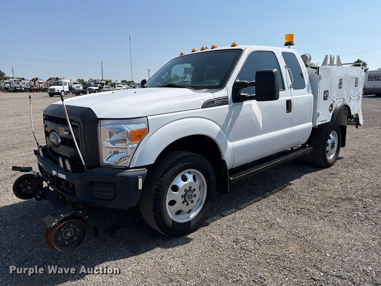 2014 Ford F250 Super Duty Ext. Cab utility bed pickup truck - EG9329
