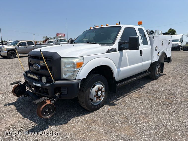 2014 Ford F250 Super Duty Ext. Cab utility bed pickup truck - EG9330