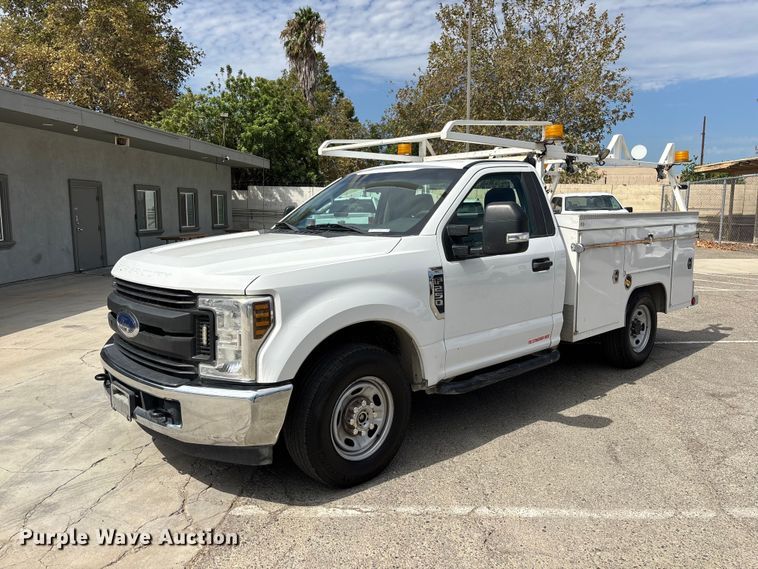 2019 Ford F250 Super Duty utility bed pickup truck - EL2546