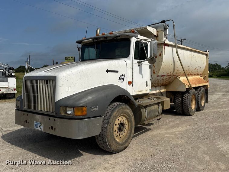 1991 International 9400 dump truck - EN0395