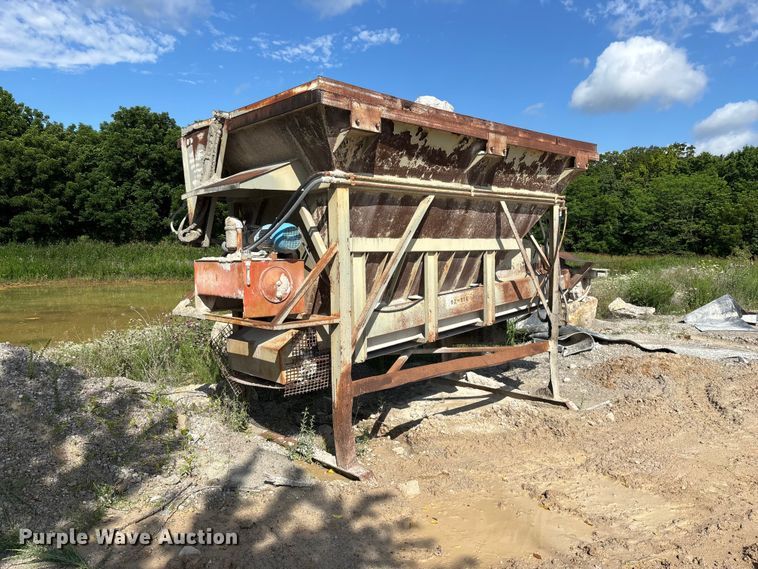 Hopper feeder - EO4329