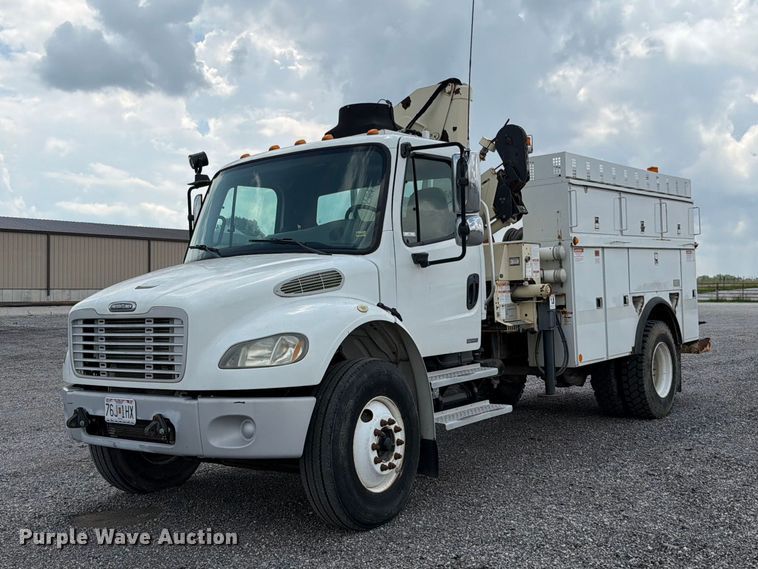 2004 Freightliner Business Class M2 106 utility / service truck - EO8620