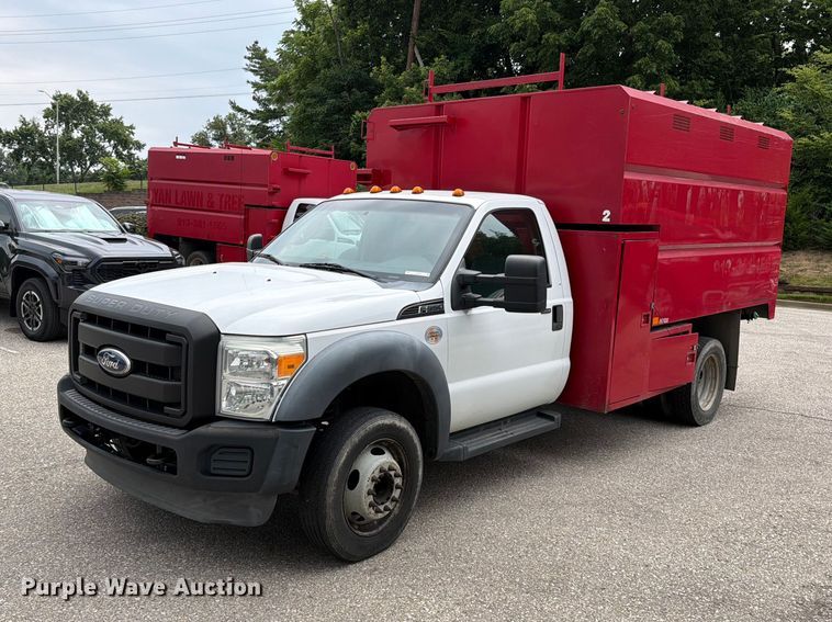 2011 Ford F550 chipper truck - EO8652