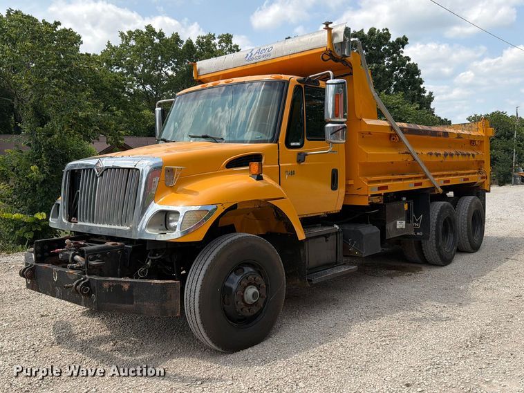 2006 International 7400 dump truck - EO8666