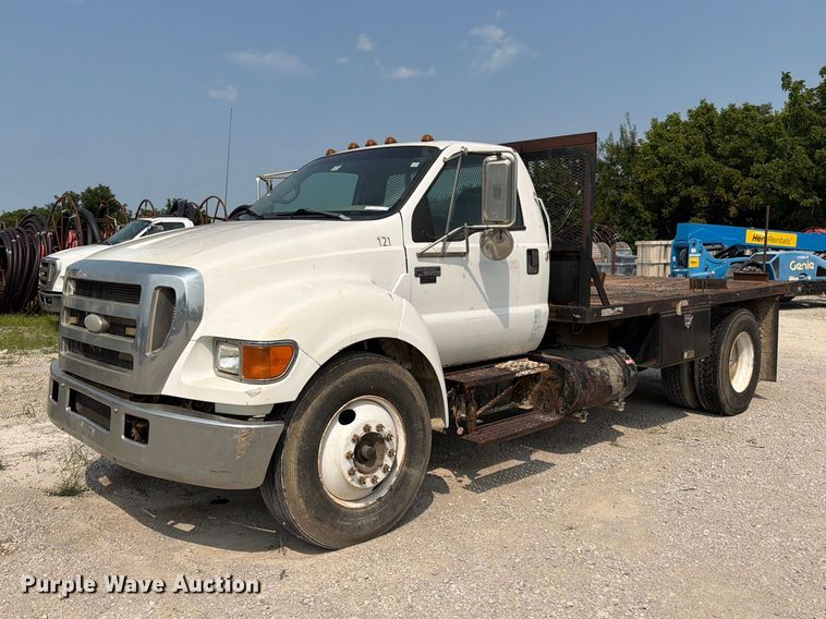 2007 Ford F650 Super Duty flatbed truck - EO8677