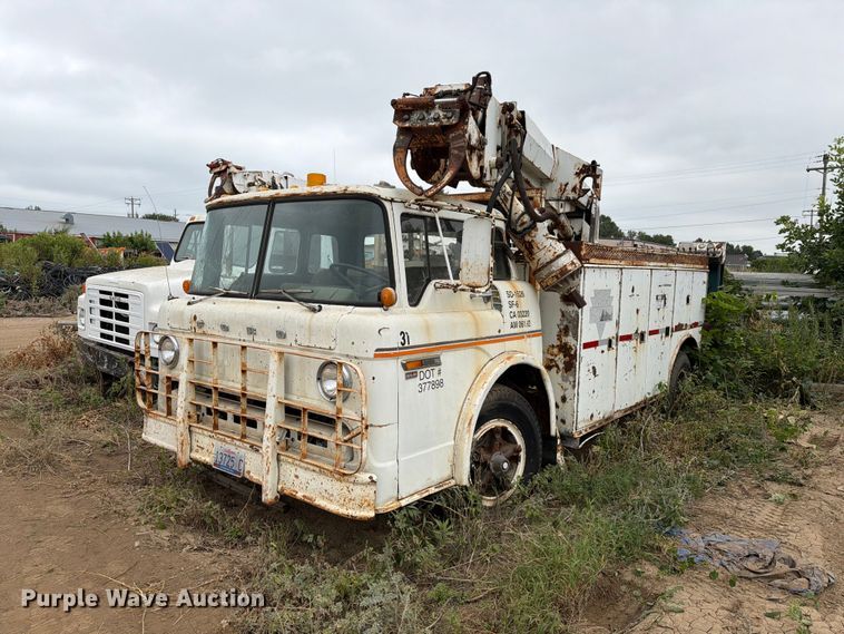1981 Ford C800 digger derrick truck - ER1910