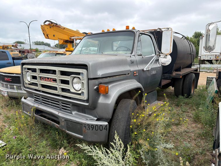 1986 GMC C7 water truck - ER1914