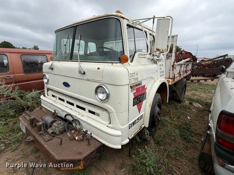 1986 Ford C800 dump truck - ER1927