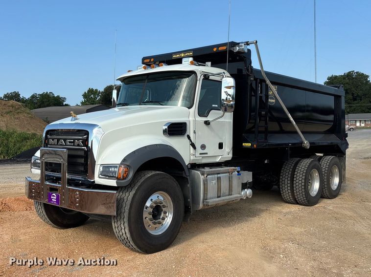 2026 Mack Granite dump truck - ER3199