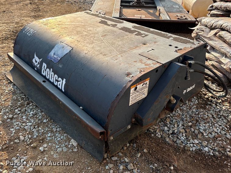 2011 Bobcat 60 Sweeper skid steer boom - ET0362