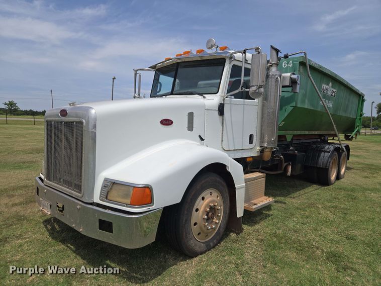 2006 Peterbilt 385 hook lift truck - EW8588