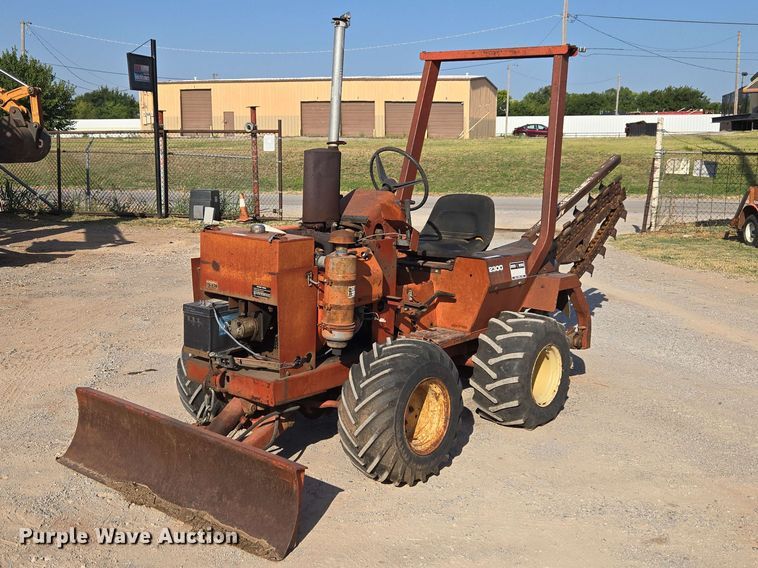 1980 Ditch Witch 2300 trencher - EW8609