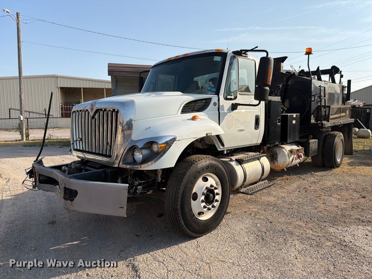 2013 International 7400 oil distributor truck - EW8627