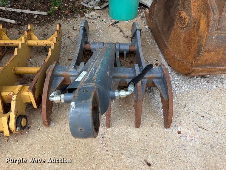 Strickland excavator hydraulic thumb - EX2557
