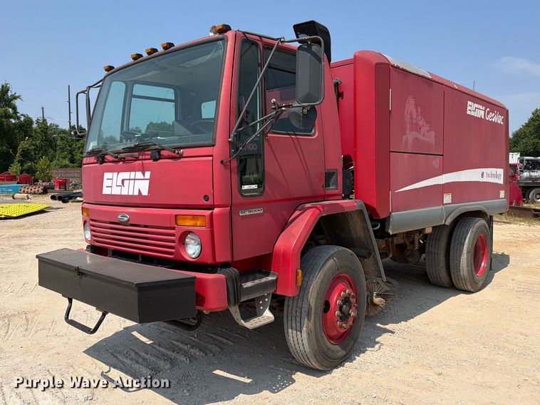 2002 Sterling Truck SC8000 street sweeper truck - EX2575