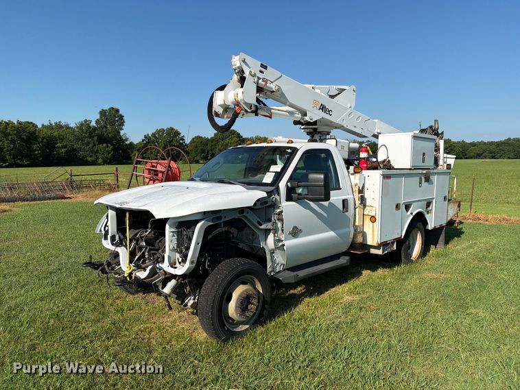 2011 Ford F-550 bucket truck - EX4039