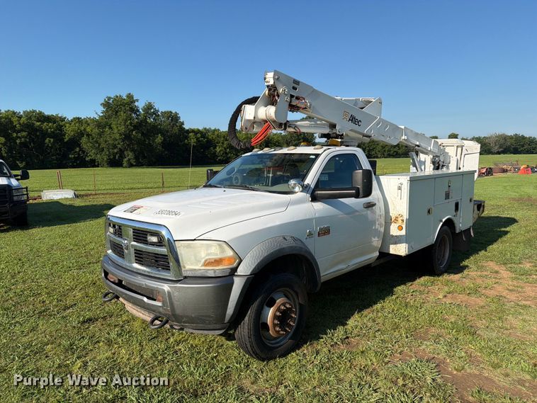 2011 Dodge Ram 5500 bucket truck - EX4040