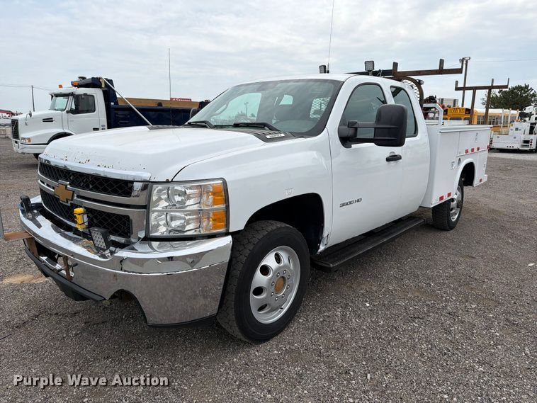 2013 Chevrolet Silverado 3500HD Ext. Cab utility bed pickup truck - FB4976